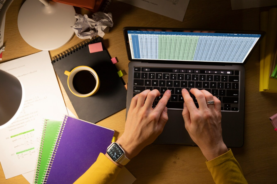 Gestión de datos empresariales con sistema ERP en tiempo real